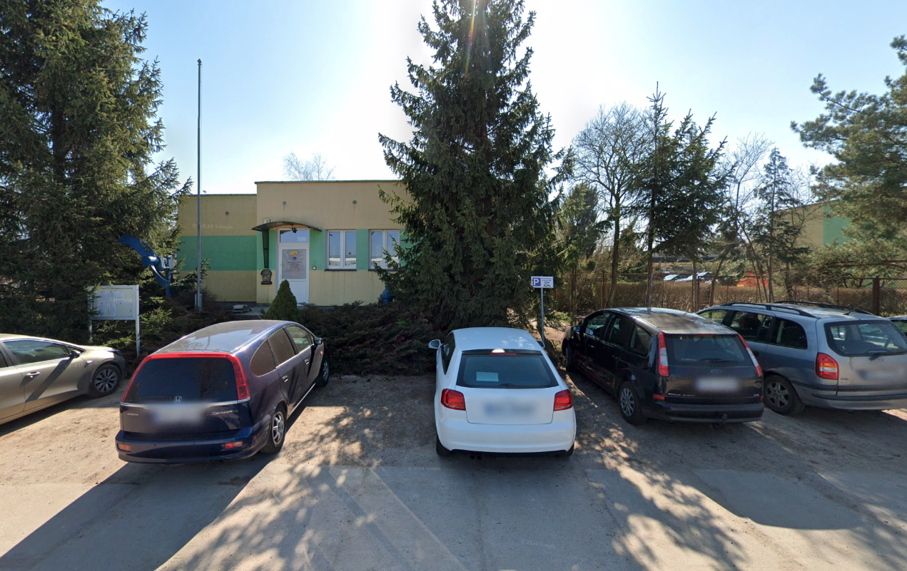 ZWiK Parking przed budynkiem ZWiK